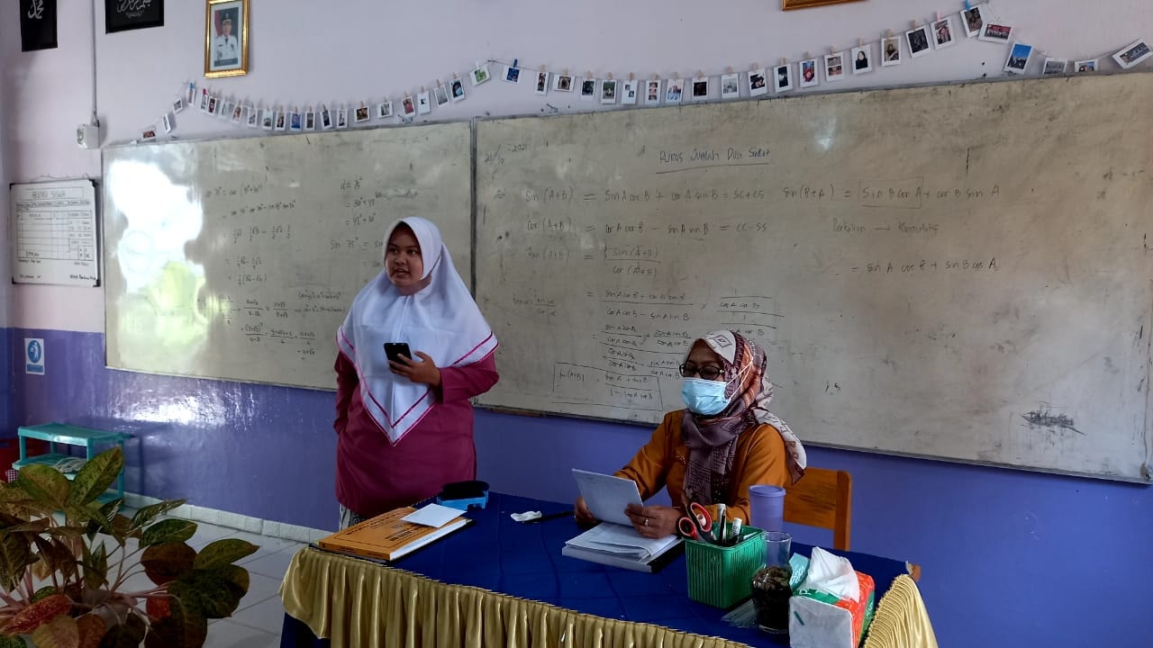 Debat Bahasa Inggris